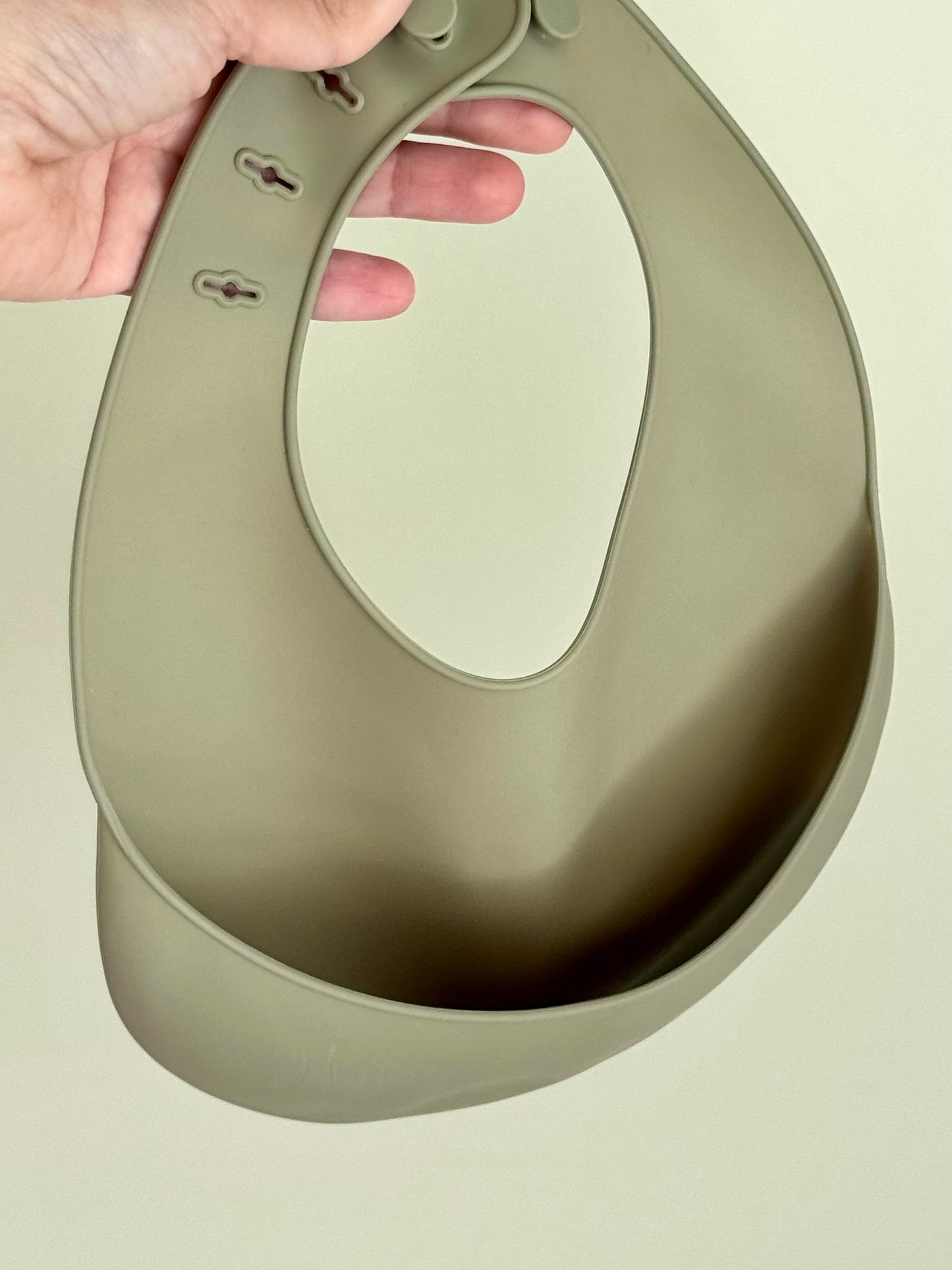 ULTRALIGHT SILICONE BIB