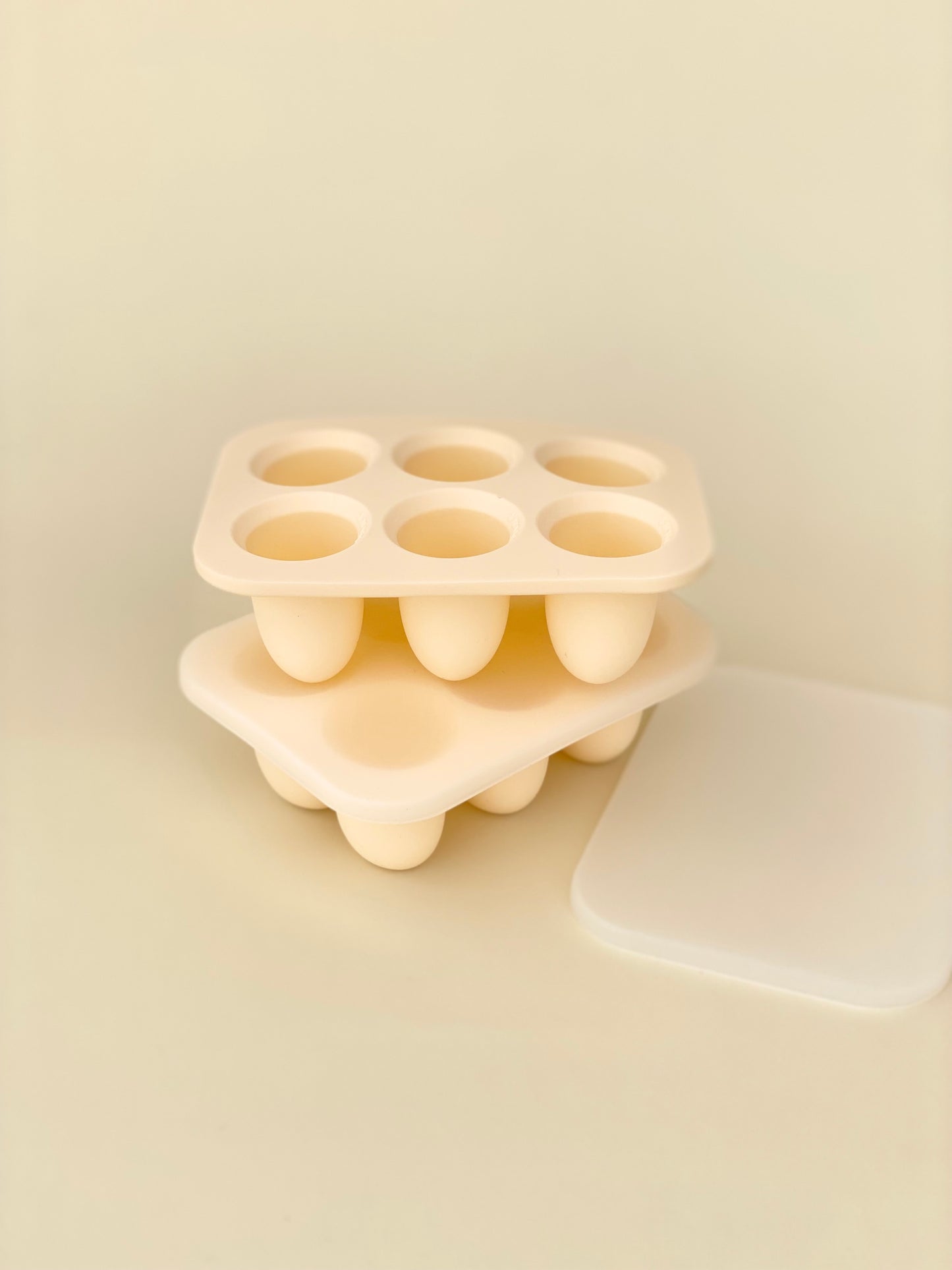 Silicone feeder’s freezer tray